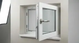 Fenêtre PVC moderne à double vitrage sur fond neutre